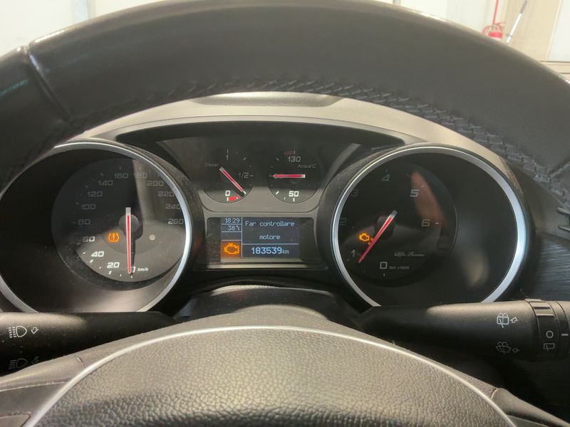 Alfa Romeo Giulietta 1.6 JTD Sport — zdjęcie 13