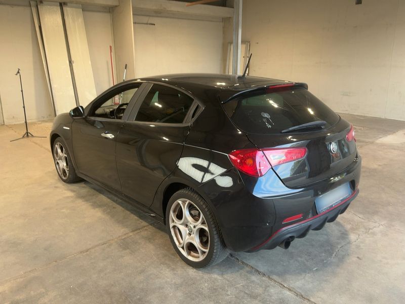 Alfa Romeo Giulietta 1.6 JTD Sport — zdjęcie 3