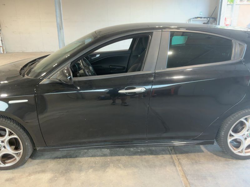 Alfa Romeo Giulietta 1.6 JTD Sport — zdjęcie 4