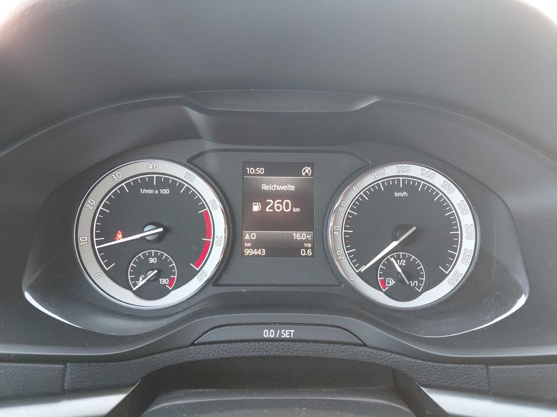 Skoda Karoq 1.5 TSI ACT Ambition — zdjęcie 12
