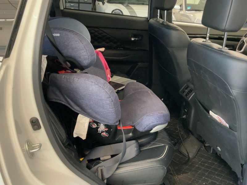 Mitsubishi Outlander 2.4 PHEV Instyle 4WD 2019 – снимка 19