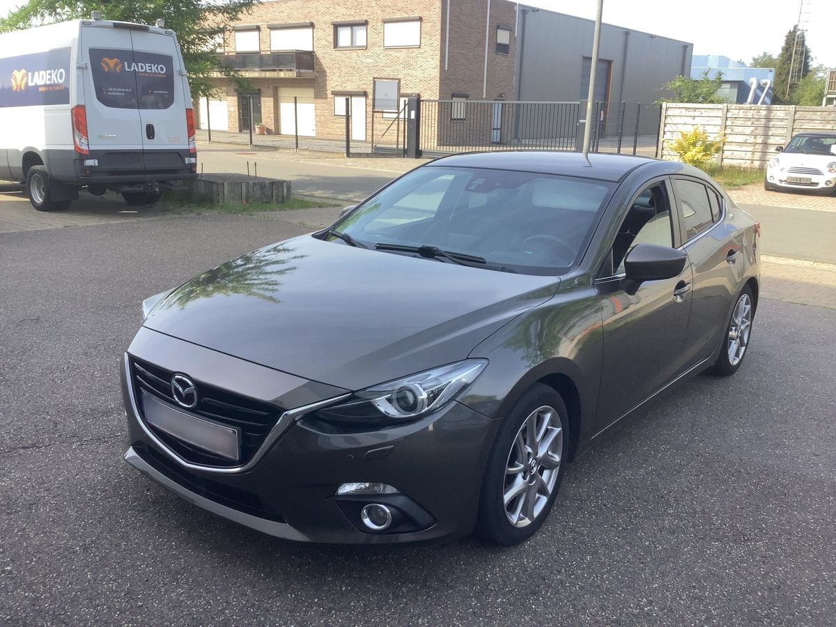 Mazda 3 2015 — photo 1