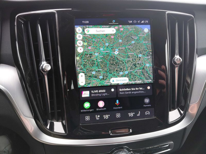 Volvo V60 2.0 T8 Plug-in Hybrid R Design AWD — zdjęcie 13