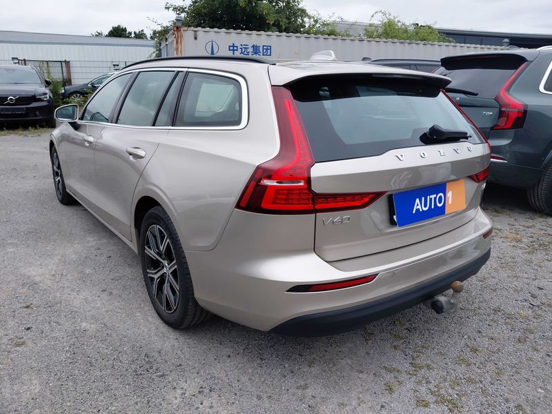 Volvo V60 2.0 T8 Plug-in Hybrid R Design AWD — zdjęcie 3