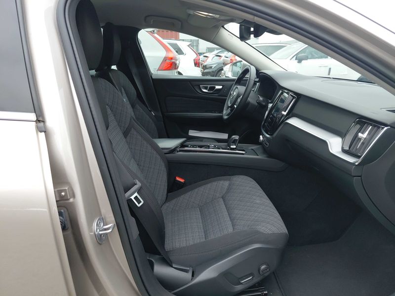 Volvo V60 2.0 T8 Plug-in Hybrid R Design AWD — zdjęcie 10
