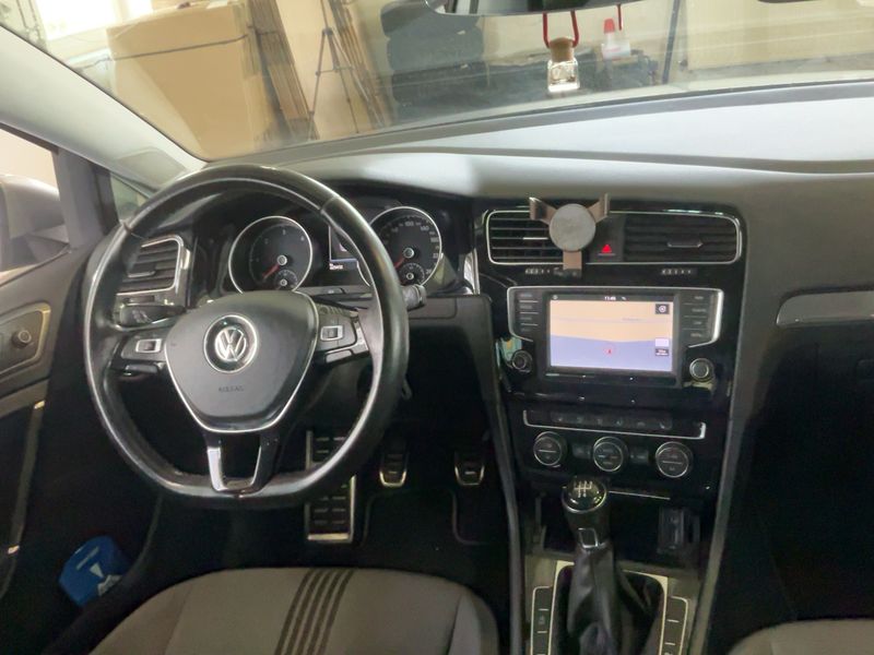 Volkswagen Golf VII 1.6 TDI Allstar BlueMotion Tech 2016 – снимка 17