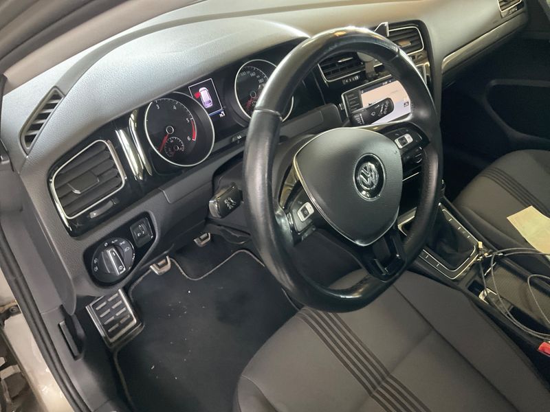 Volkswagen Golf VII 1.6 TDI Allstar BlueMotion Tech 2016 – снимка 31