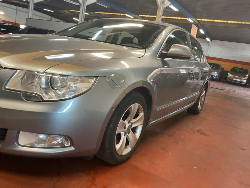 Skoda Superb 1.6 TDI GreenLine 2012 – снимка 2
