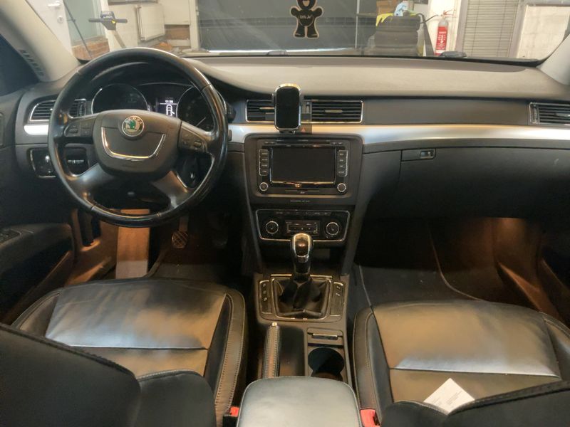 Skoda Superb 1.6 TDI GreenLine 2012 – снимка 17