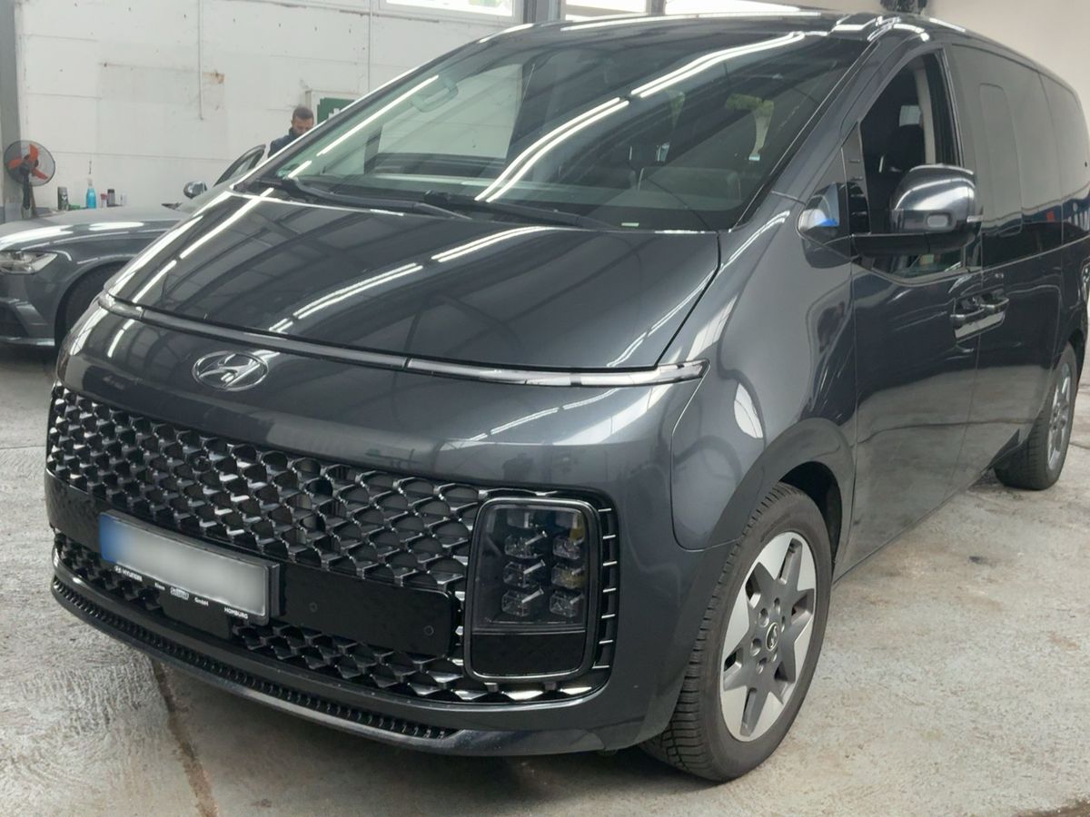 Hyundai Staria 2021 — photo 1