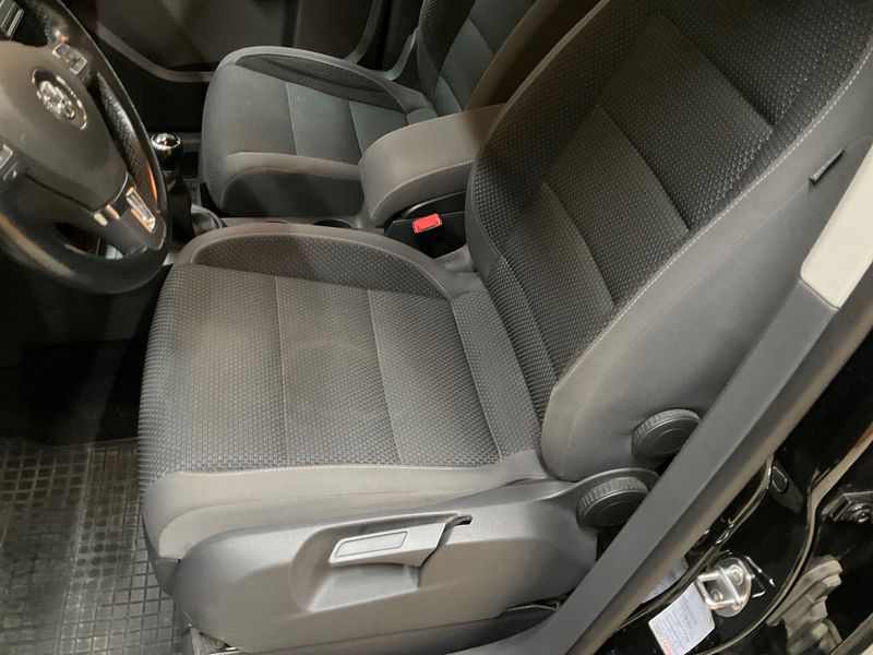 Volkswagen Touran 2.0 TDI Comfortline 2010 – снимка 35