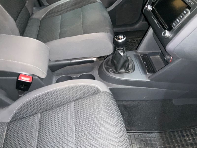 Volkswagen Touran 2.0 TDI Comfortline 2010 – снимка 38