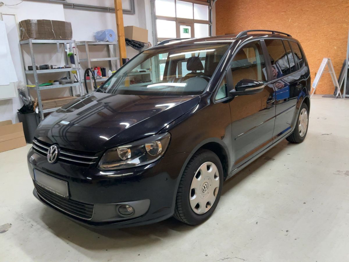 Volkswagen Touran 2010 — photo 1