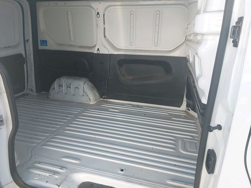 Nissan NV300 1.6 dCi L1H1 2,7t — zdjęcie 12