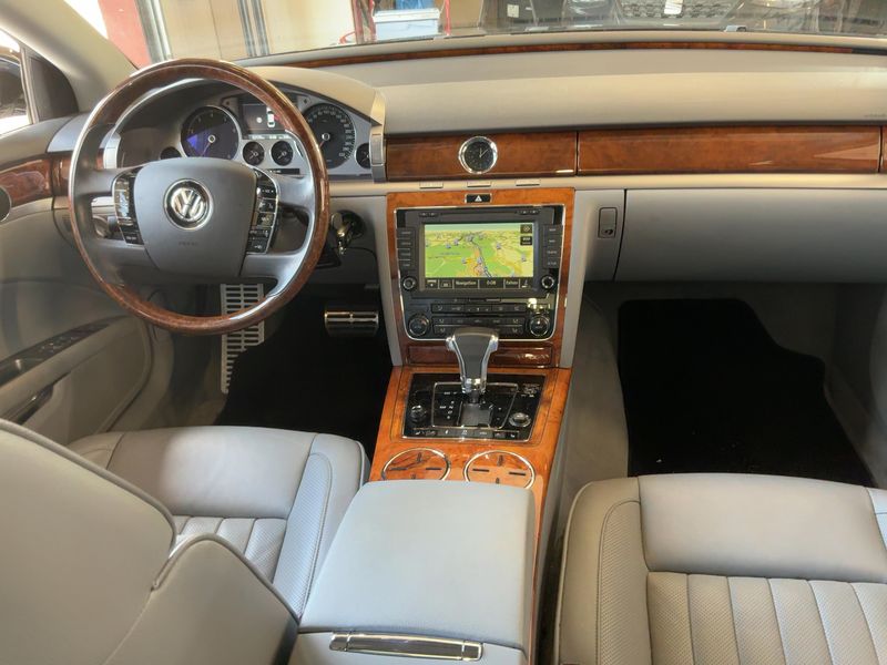 Volkswagen Phaeton 4.2 V8 Lang 4Motion — zdjęcie 12