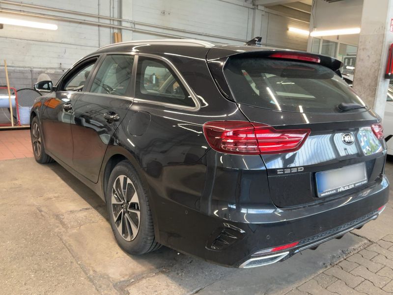 Kia cee'd 1.6 Plug-in Hybrid Spirit — zdjęcie 3