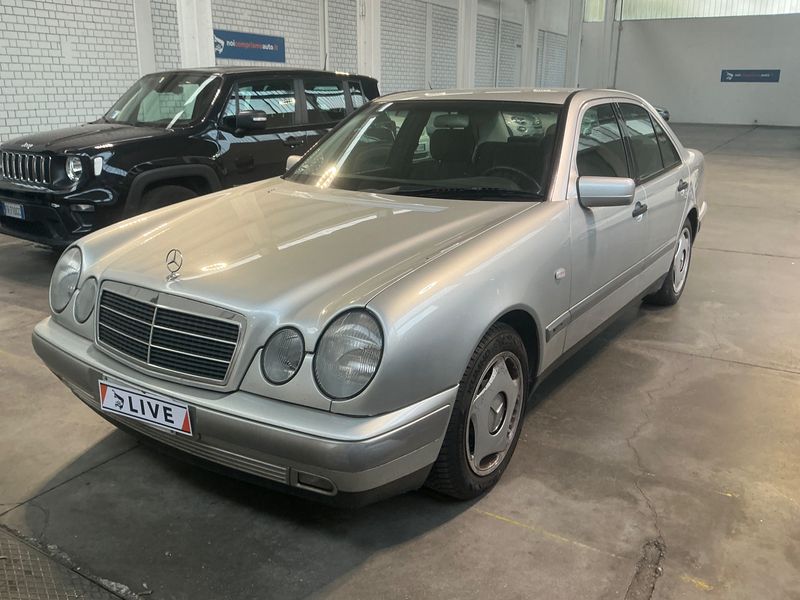 Mercedes-Benz E-Klasse E 200 Kompressor Classic