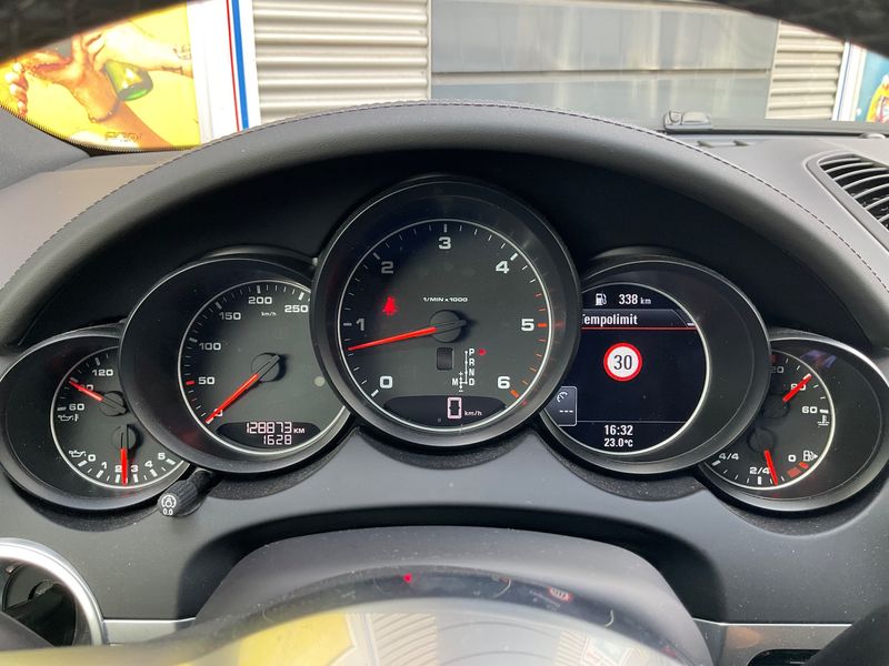 Porsche Cayenne Diesel — zdjęcie 13