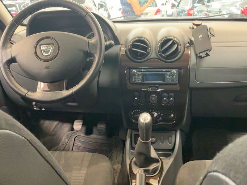 Dacia Duster 1.6 Laureate 4x2 — zdjęcie 12