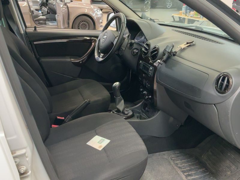 Dacia Duster 1.6 Laureate 4x2 — zdjęcie 11