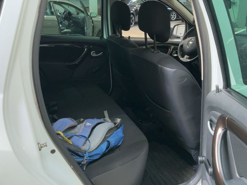 Dacia Duster 1.6 Laureate 4x2 — zdjęcie 14