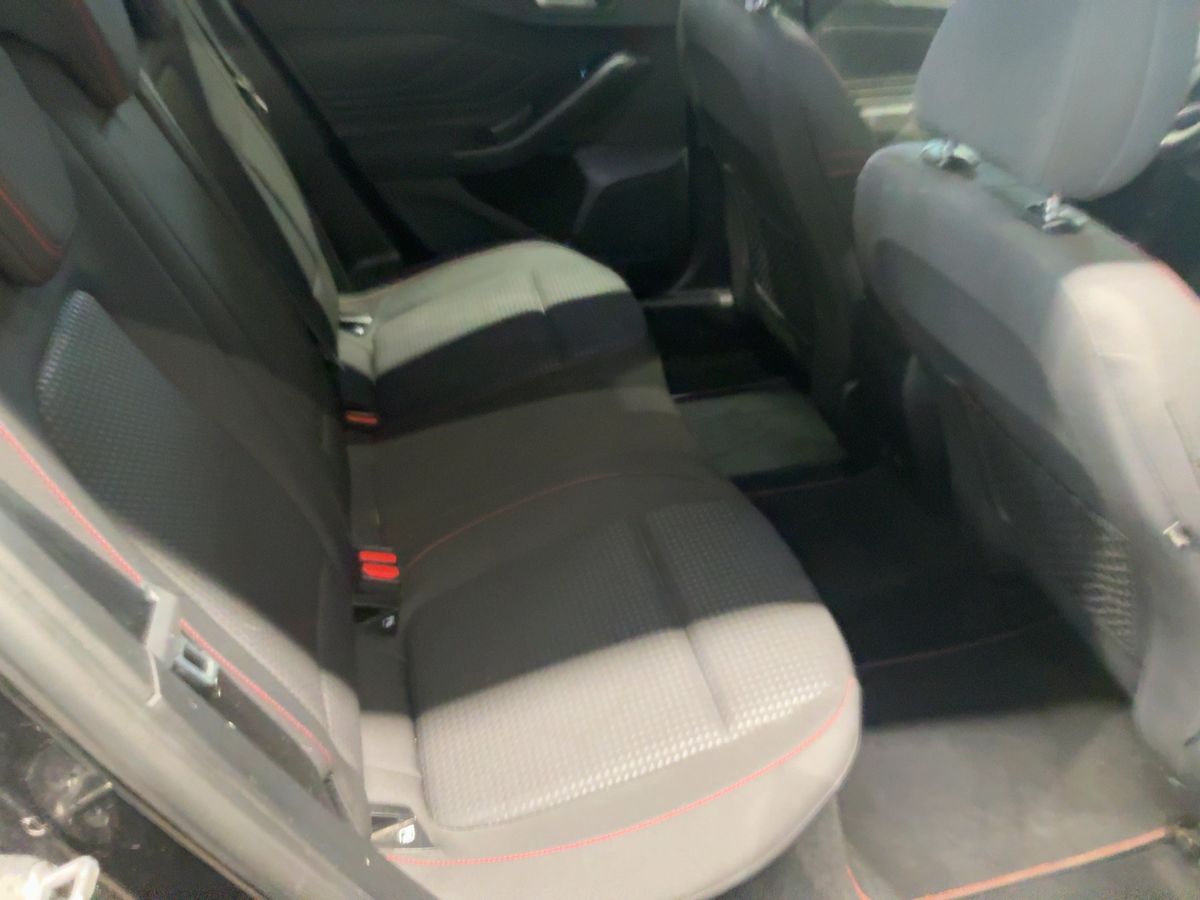 Ford Focus 2021 — photo 20
