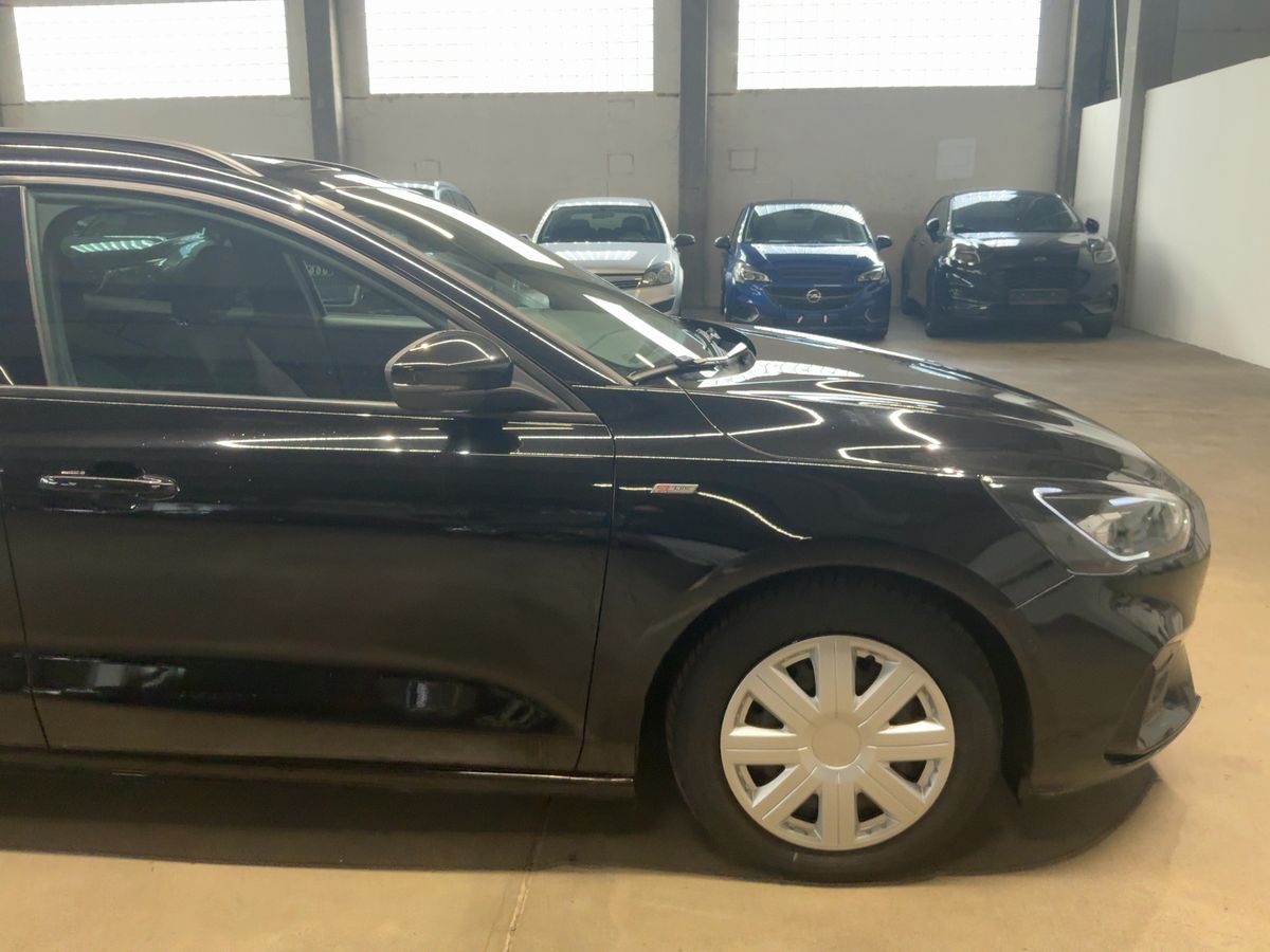 Ford Focus 2021 — photo 13