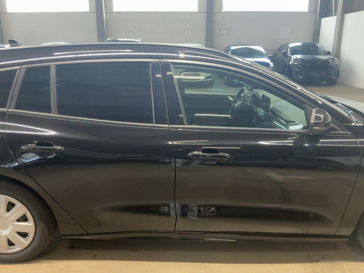 Ford Focus 2021 — photo 11
