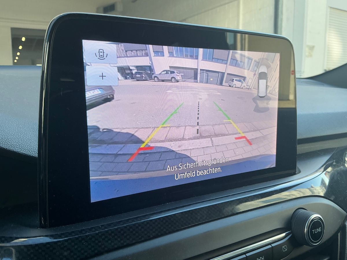 Ford Focus 2021 — photo 36