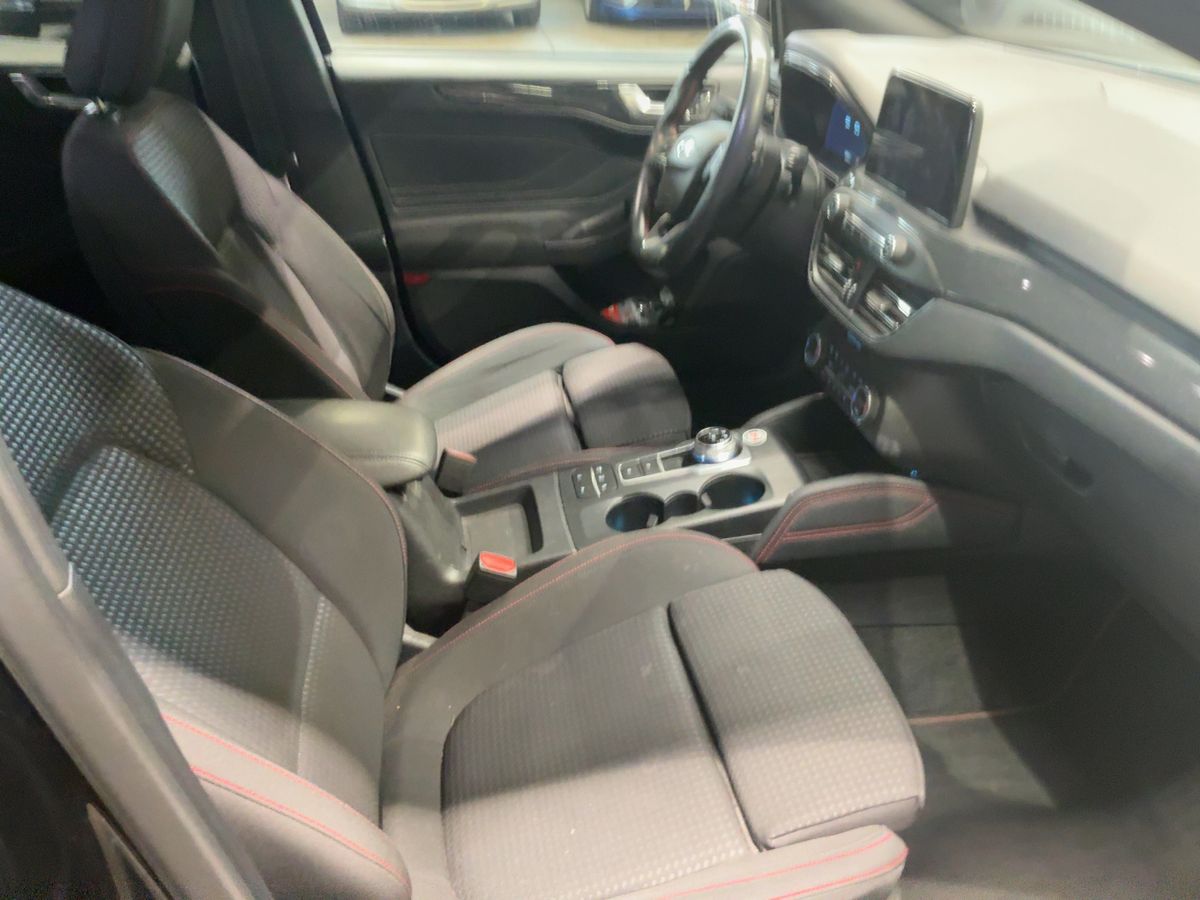 Ford Focus 2021 — photo 17