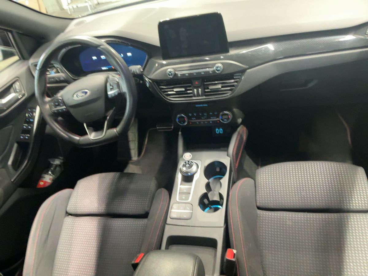 Ford Focus 2021 — photo 18