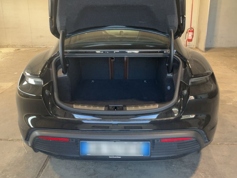 Porsche Taycan 4S — zdjęcie 10