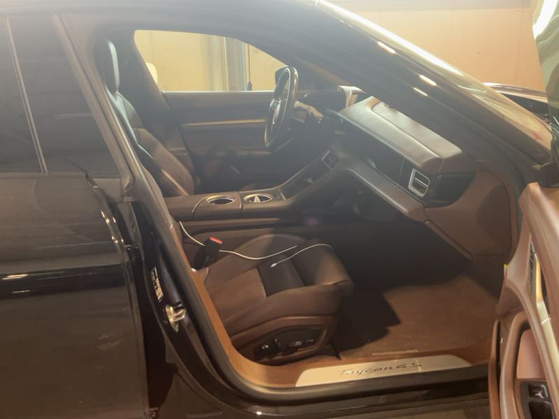 Porsche Taycan 4S — zdjęcie 11
