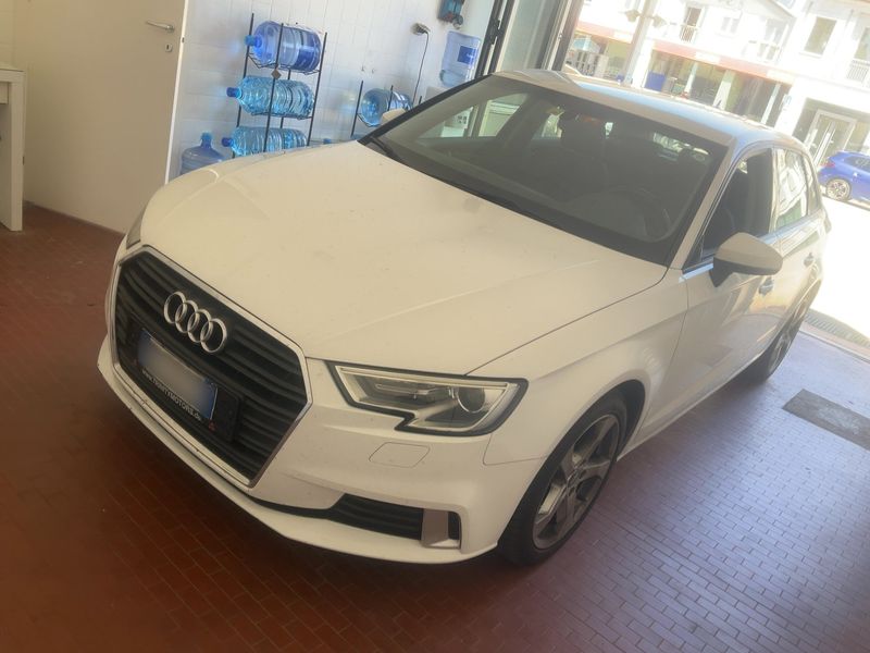 Audi A3 Sportback 1.6 TDI Sport — zdjęcie 2