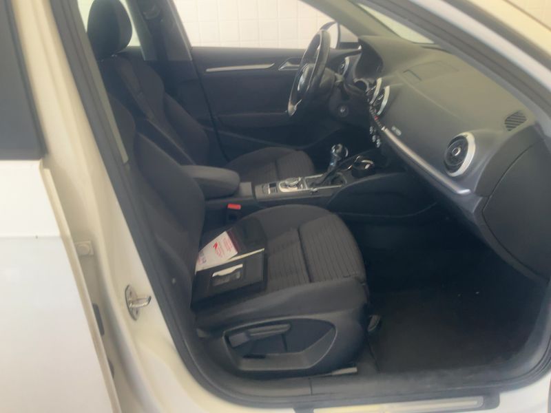 Audi A3 Sportback 1.6 TDI Sport — zdjęcie 11