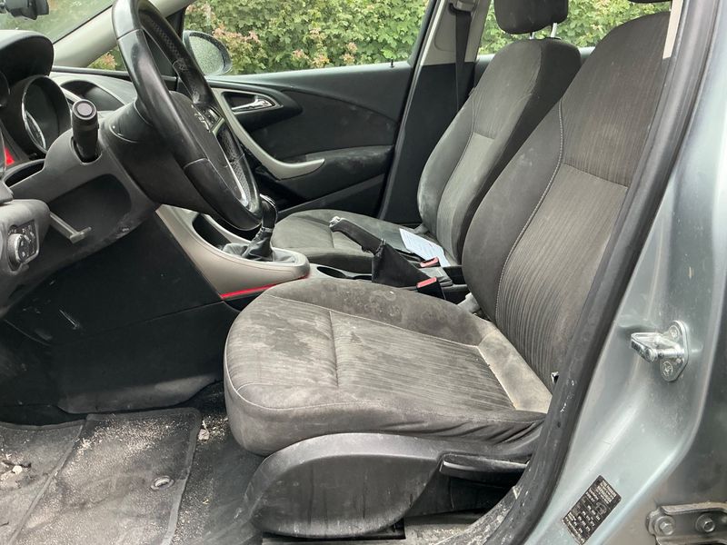 Opel Astra 1.4 Turbo Edition 2011 – снимка 3