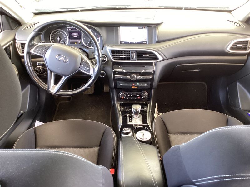 Infiniti Q30 2.2 Diesel — zdjęcie 12