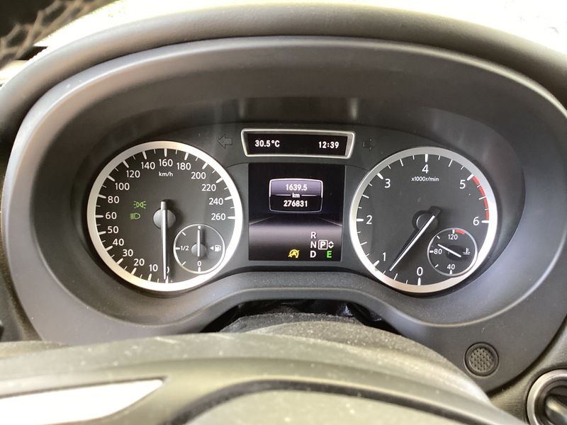 Infiniti Q30 2.2 Diesel — zdjęcie 13