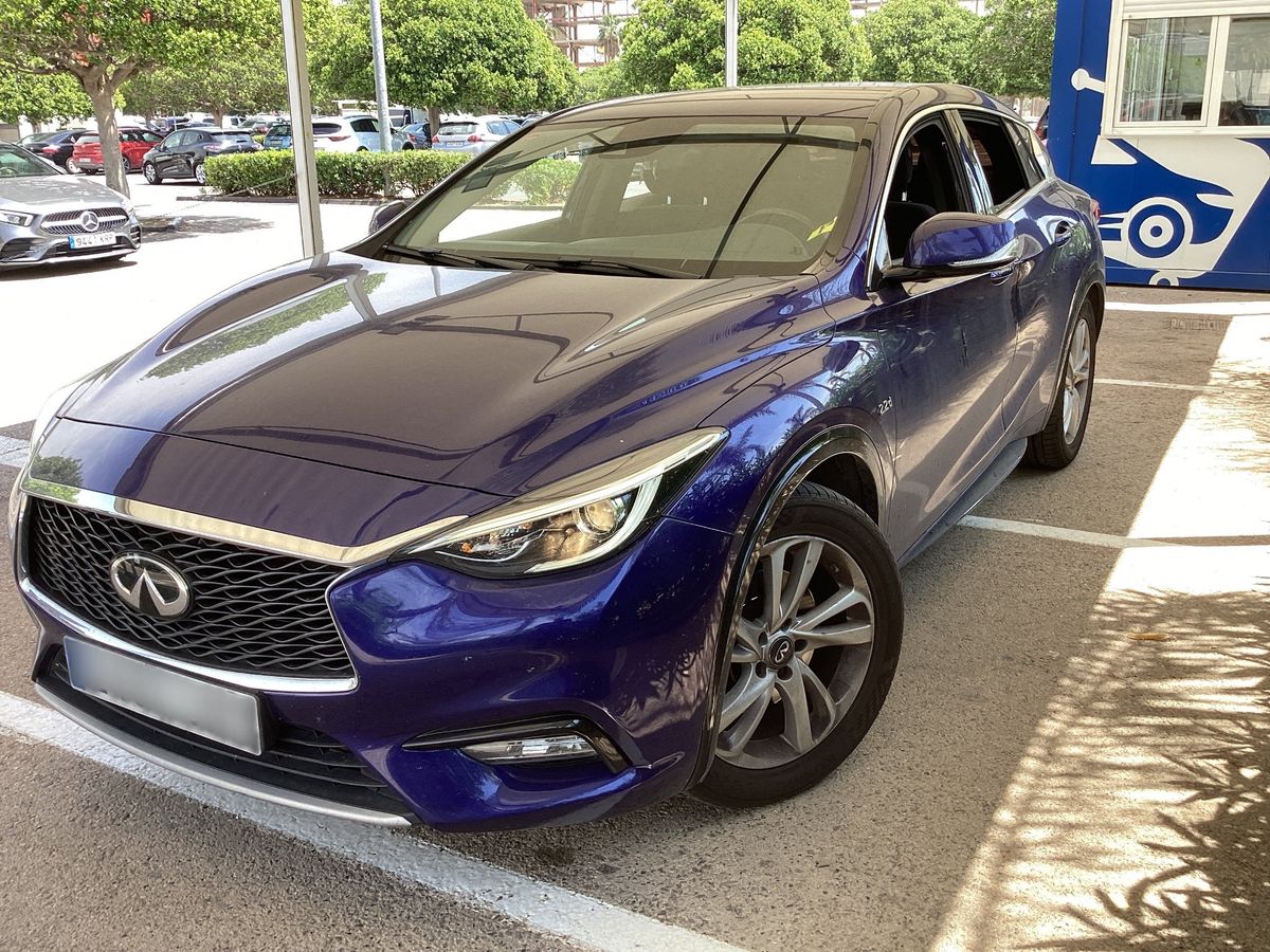 Infiniti Q30 2016
