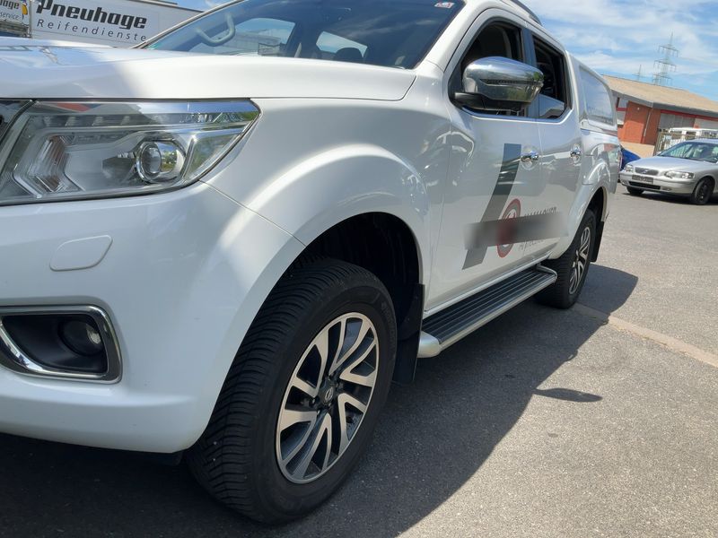 Nissan NP300 Pick-up 2.3 dCi Tekna Double Cab 4x4 — zdjęcie 2