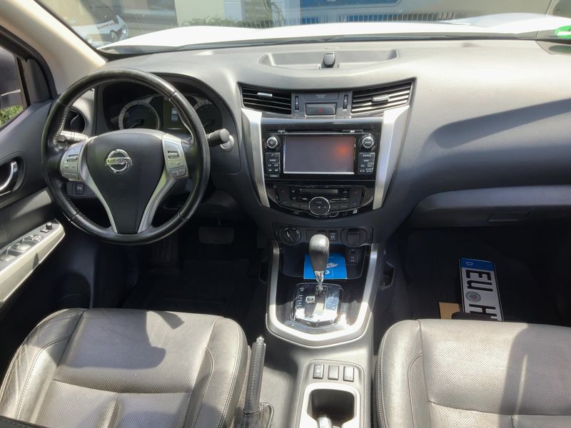 Nissan NP300 Pick-up 2.3 dCi Tekna Double Cab 4x4 — zdjęcie 12