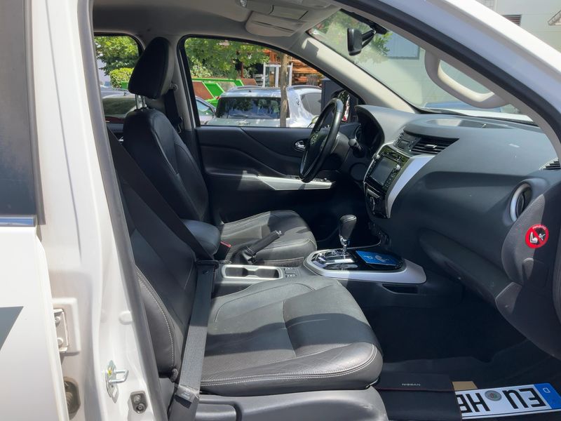 Nissan NP300 Pick-up 2.3 dCi Tekna Double Cab 4x4 — zdjęcie 11