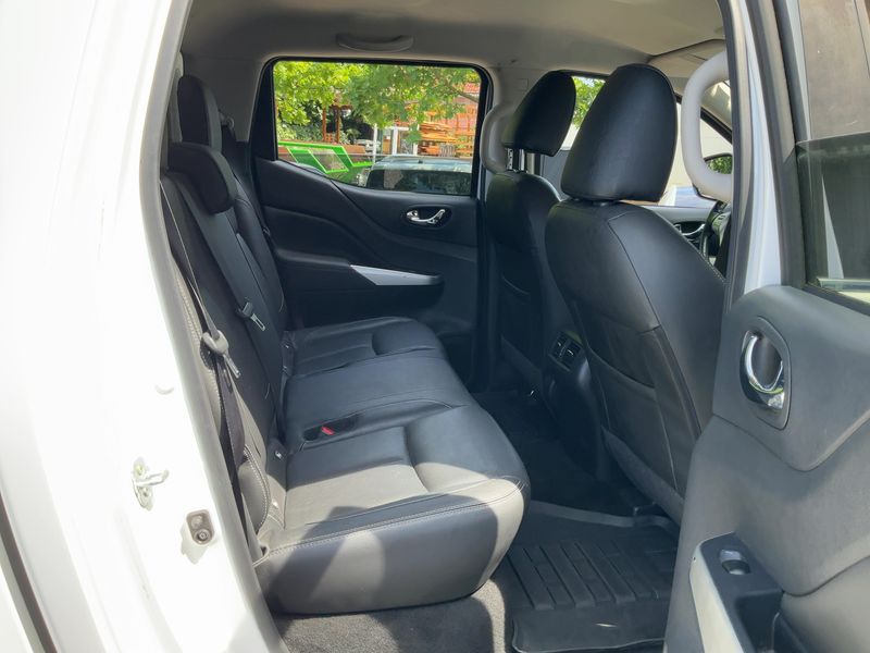 Nissan NP300 Pick-up 2.3 dCi Tekna Double Cab 4x4 — zdjęcie 14