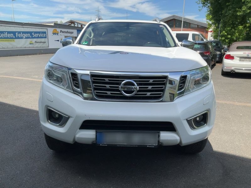 Nissan NP300 Pick-up 2.3 dCi Tekna Double Cab 4x4 — zdjęcie 9