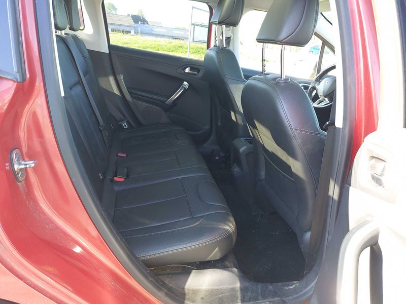 Peugeot 2008 1.6 Blue-HDi Feline Titane — zdjęcie 14