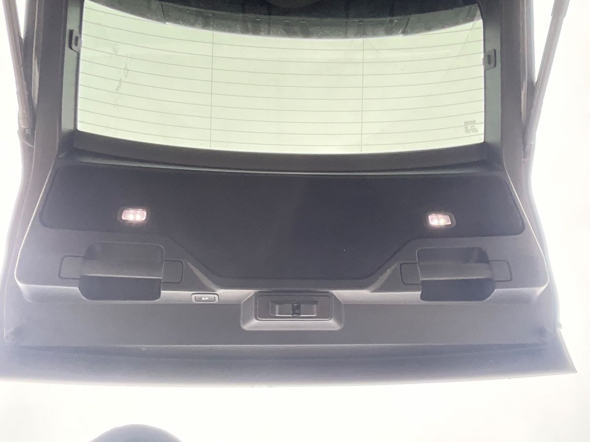 Land Rover 2018 — photo 47