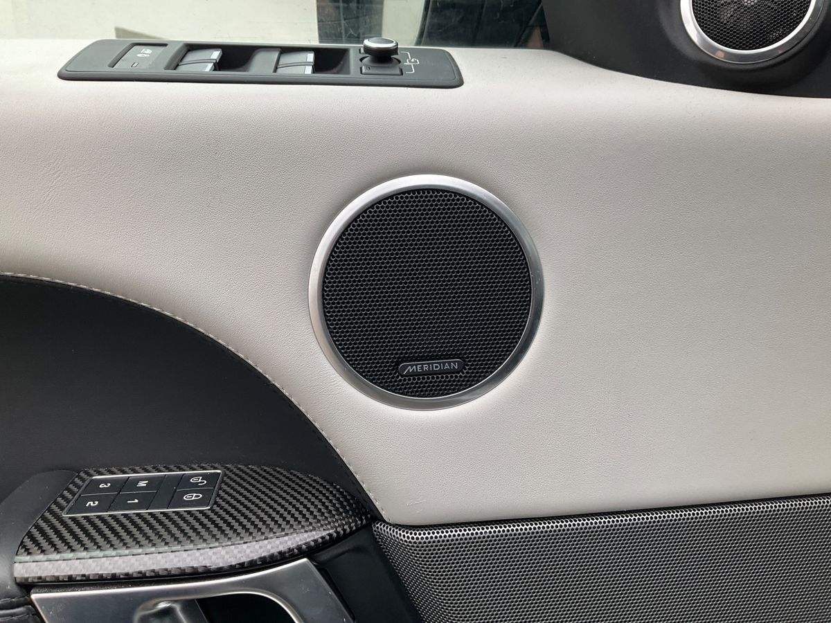 Land Rover 2018 — photo 27