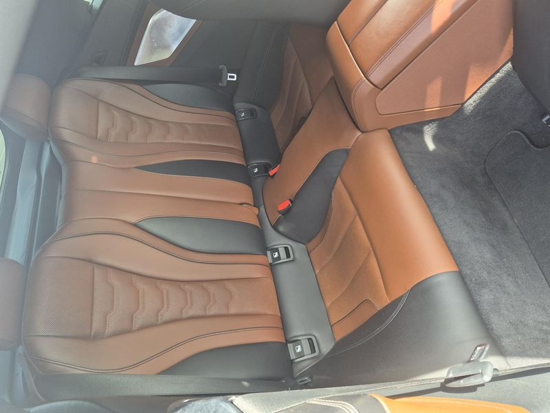 BMW 8er M850i xDrive — zdjęcie 14