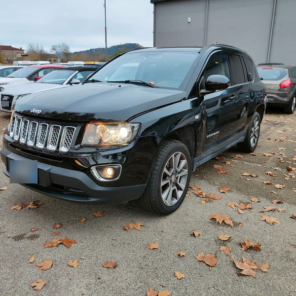 Jeep Compass 2.2 CRD Limited 4x4 — zdjęcie 2
