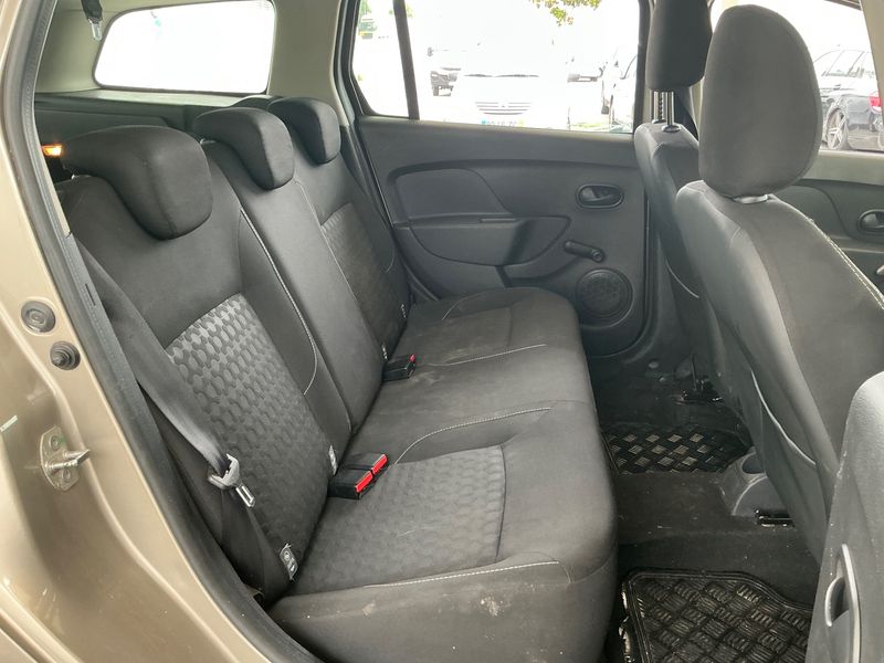 Dacia Logan MCV 0.9 TCe Laureate — zdjęcie 14